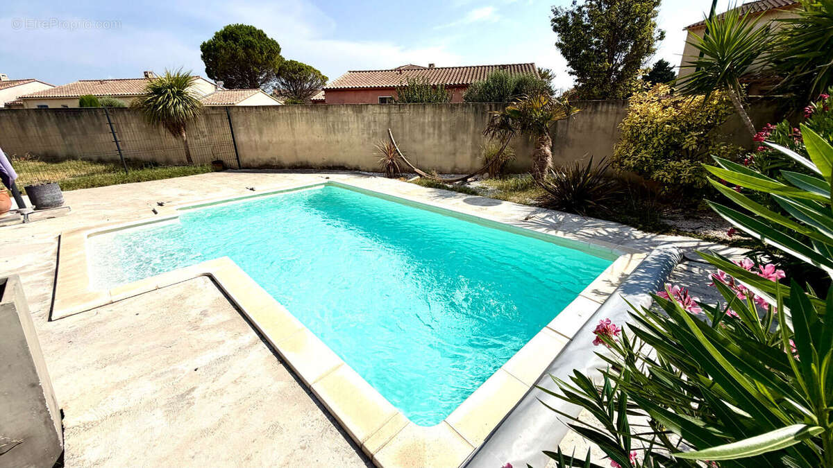 Villa avec piscine sur 444 m² de jardin clos et arboré, calme et résidentiel. - photo 14