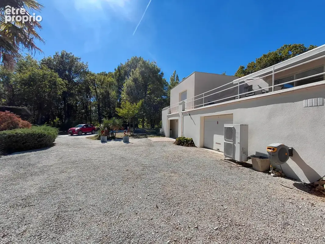 Belle propriété de 170 m2 sur CHANCELADE à l'orée du bois avec 8000m2 de terrain - photo 2