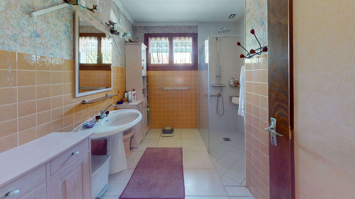 Montfaucon - Maison de 6 pièces - 147 m2 avec sous-sol complet - photo 7