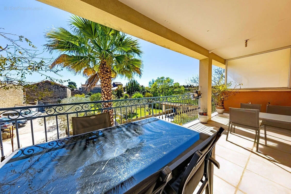 Duplex de charme avec terrasse, jardin et vue sur le château de Sommières - photo 2