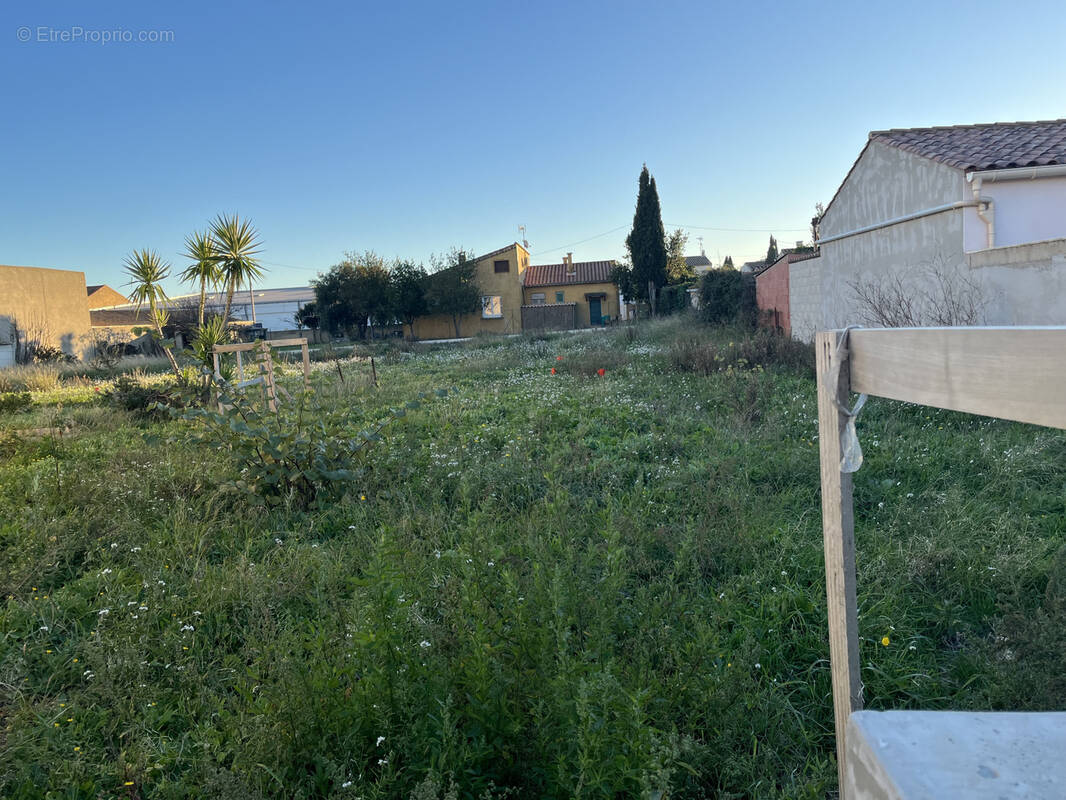 Terrain à LEZIGNAN-CORBIERES