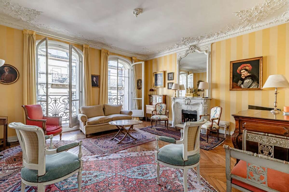 Appartement à PARIS-16E