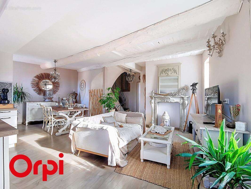 Appartement à LA CADIERE-D'AZUR