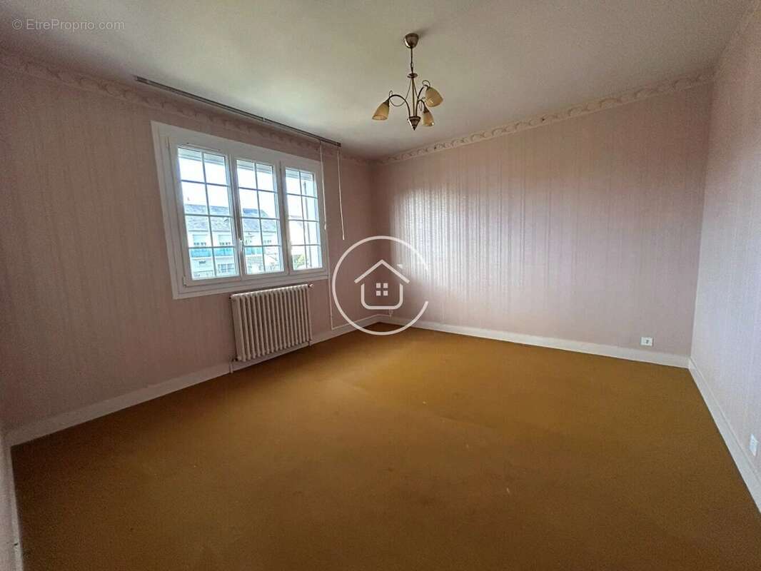 Maison à SAINT-SULPICE-DE-POMMERAY