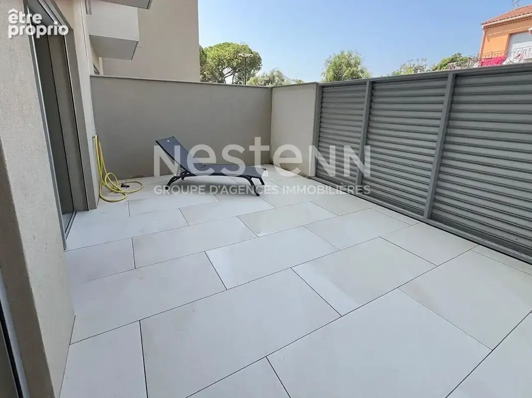 Appartement 3 pièces de 74 m2 situé en bordure de mer au centre du village, à l'entrée du port. - photo 18