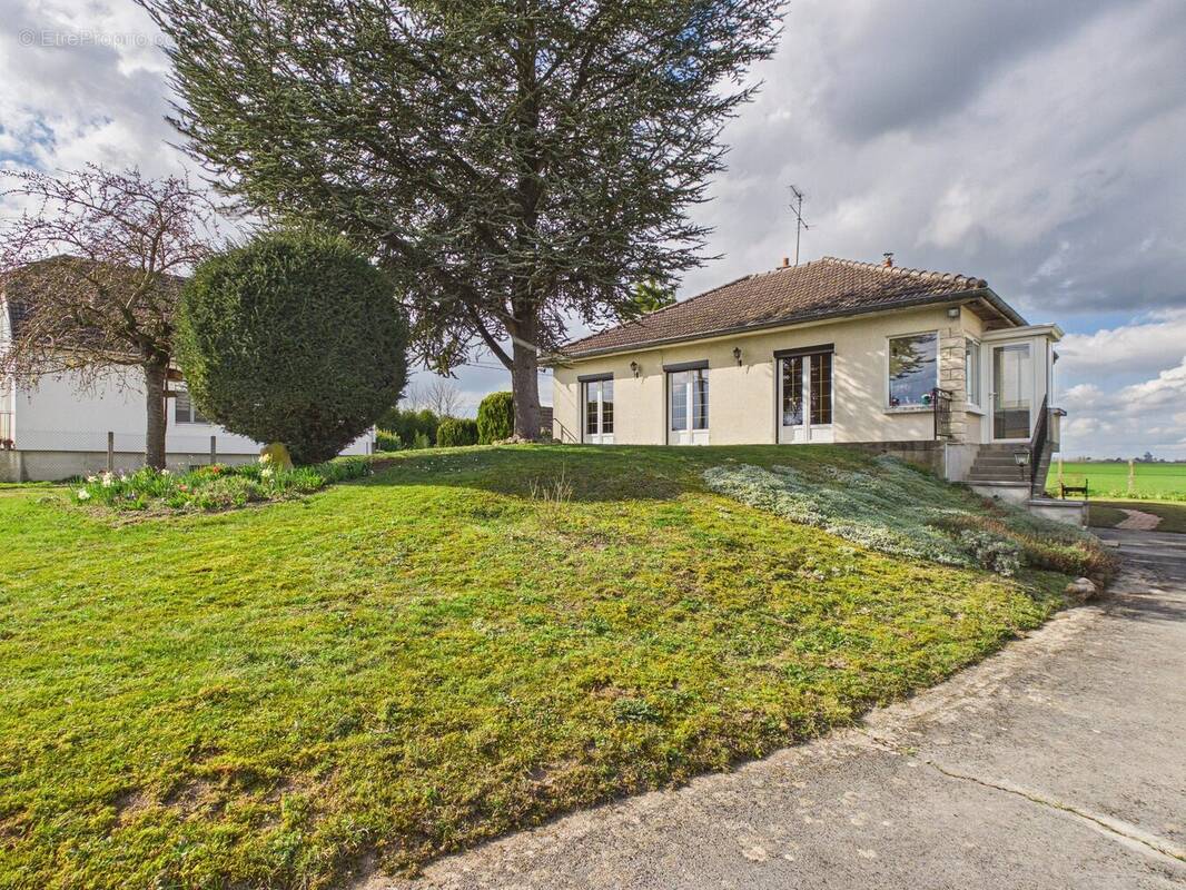 Maison à VALLANT-SAINT-GEORGES