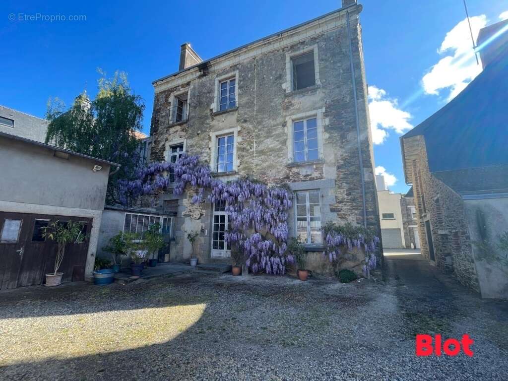 Appartement à ARGENTRE-DU-PLESSIS