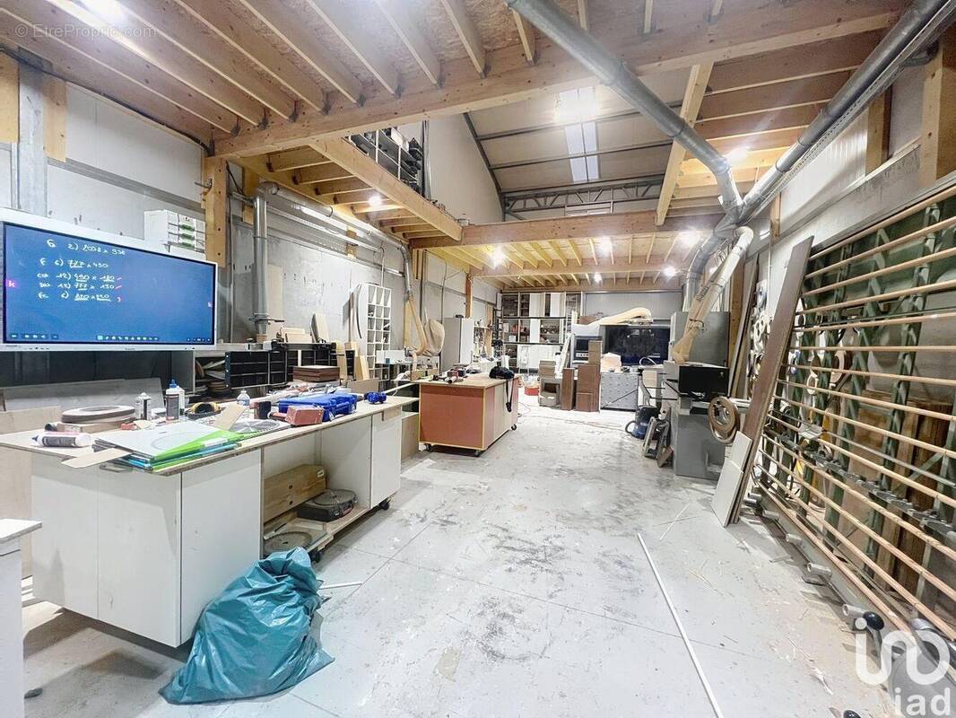 Photo 1 - Commerce à BRIE-COMTE-ROBERT