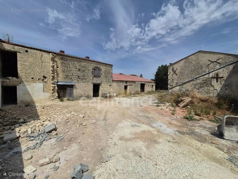 Maison à PUYRAVAULT