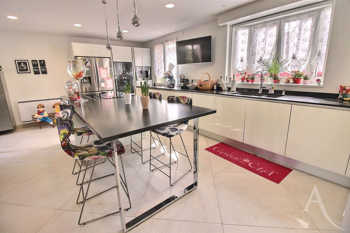 THIAIS  Une maison d'exception pour une vie de famille privilégiée - photo 3