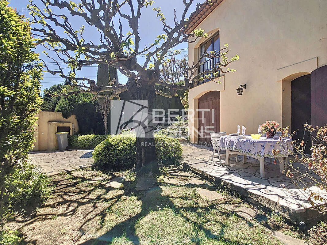 Maison à MANDELIEU-LA-NAPOULE