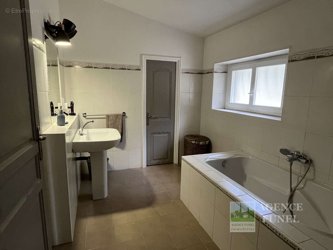 St Vallier-de-Thiey - Villa individuelle de plain-pied 4 chambres Terrain 1924 m2 - photo 31