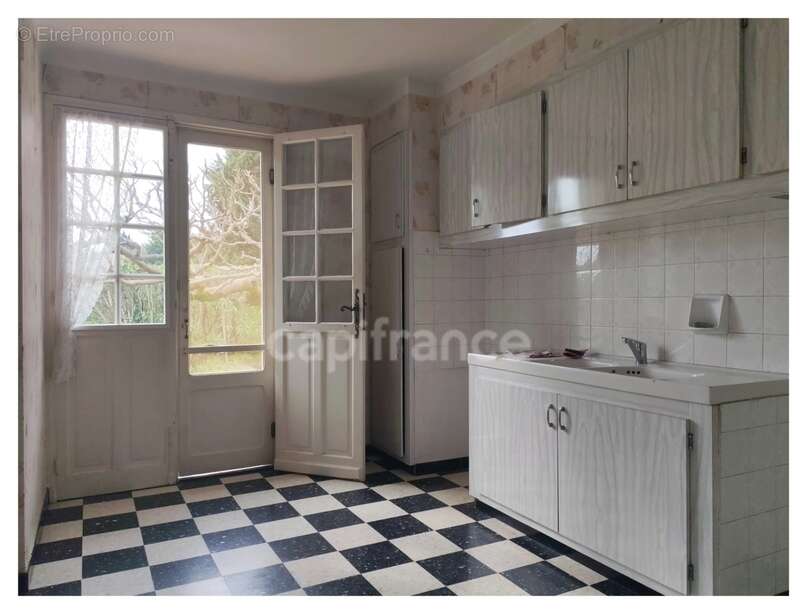 Maison à FONTVIEILLE