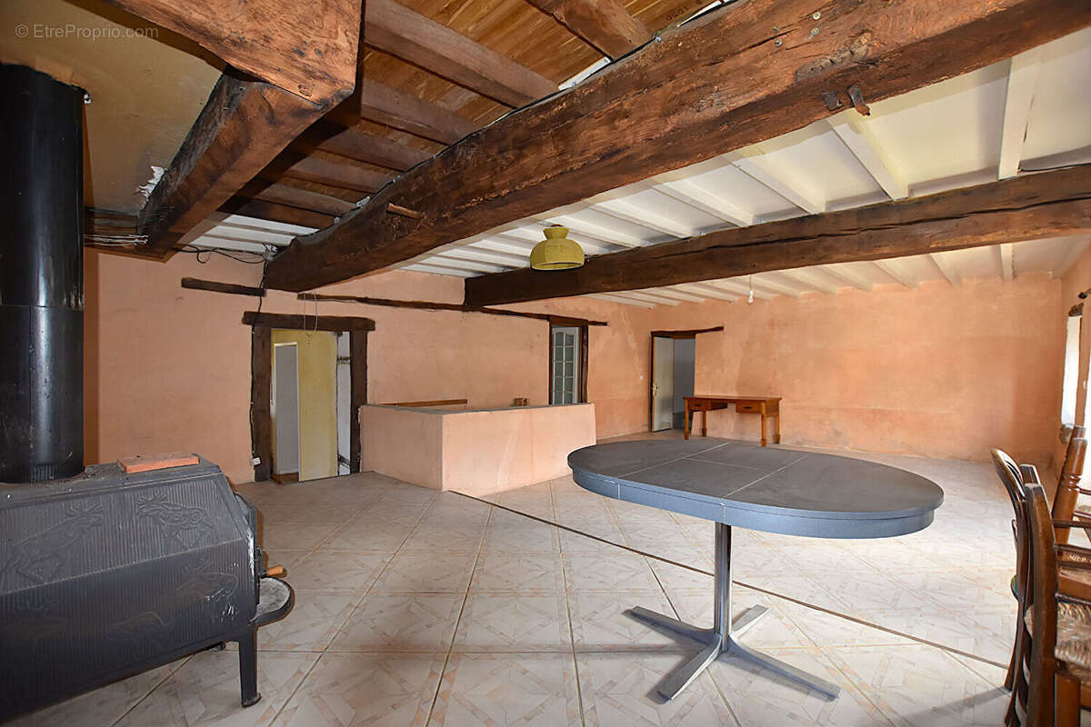 Maison à CHATEL-MONTAGNE