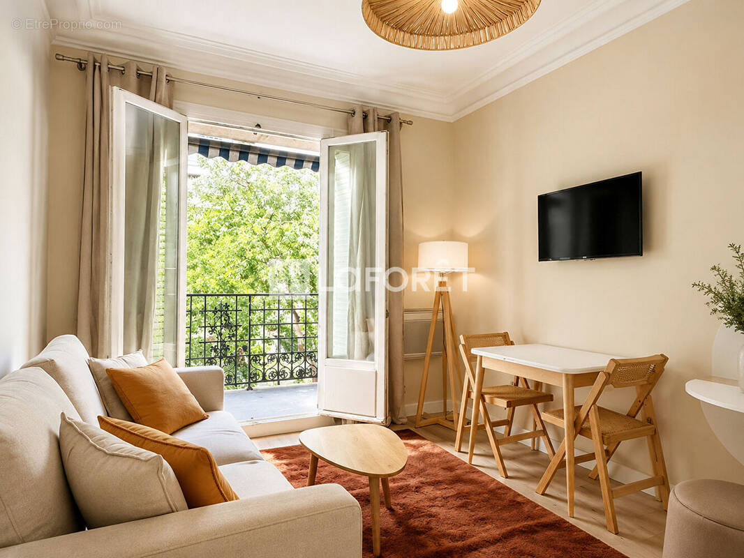 Appartement à PARIS-16E