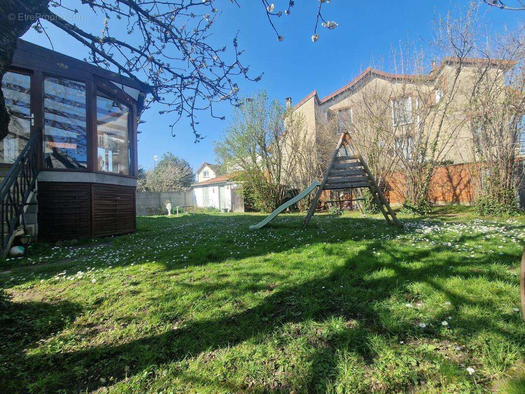 Maison à VAIRES-SUR-MARNE