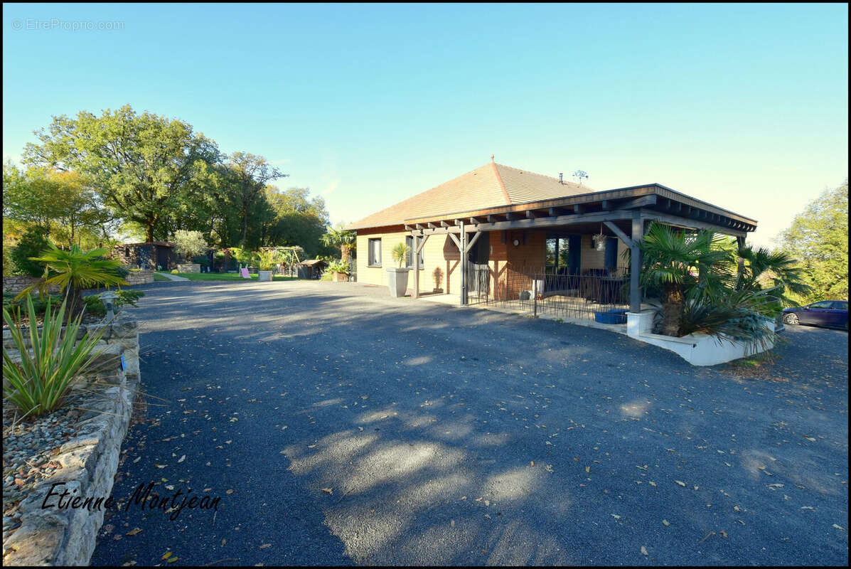 Maison à MONTAMEL