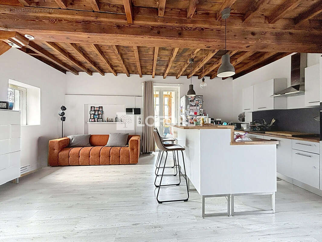 Maison à MONTMERLE-SUR-SAONE