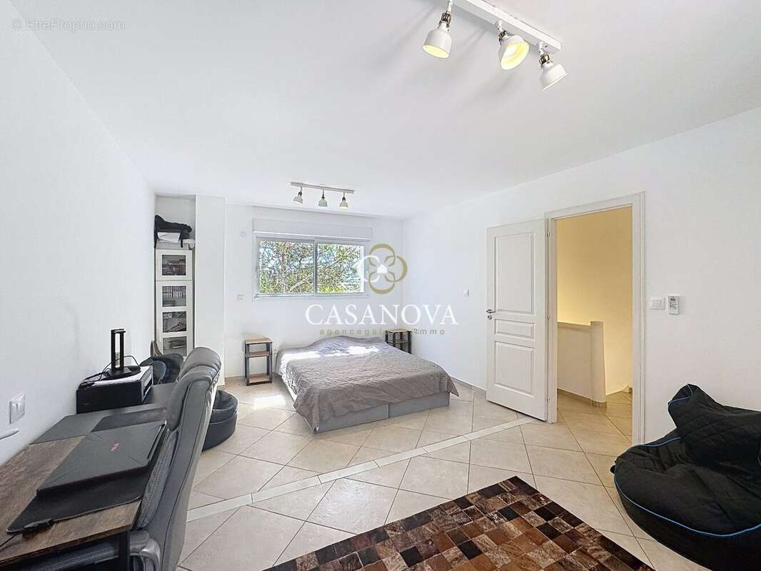 Proche de Gignac Deux habitations, appartement indépendant, deux piscines dans un cadre privilégié. - photo 15