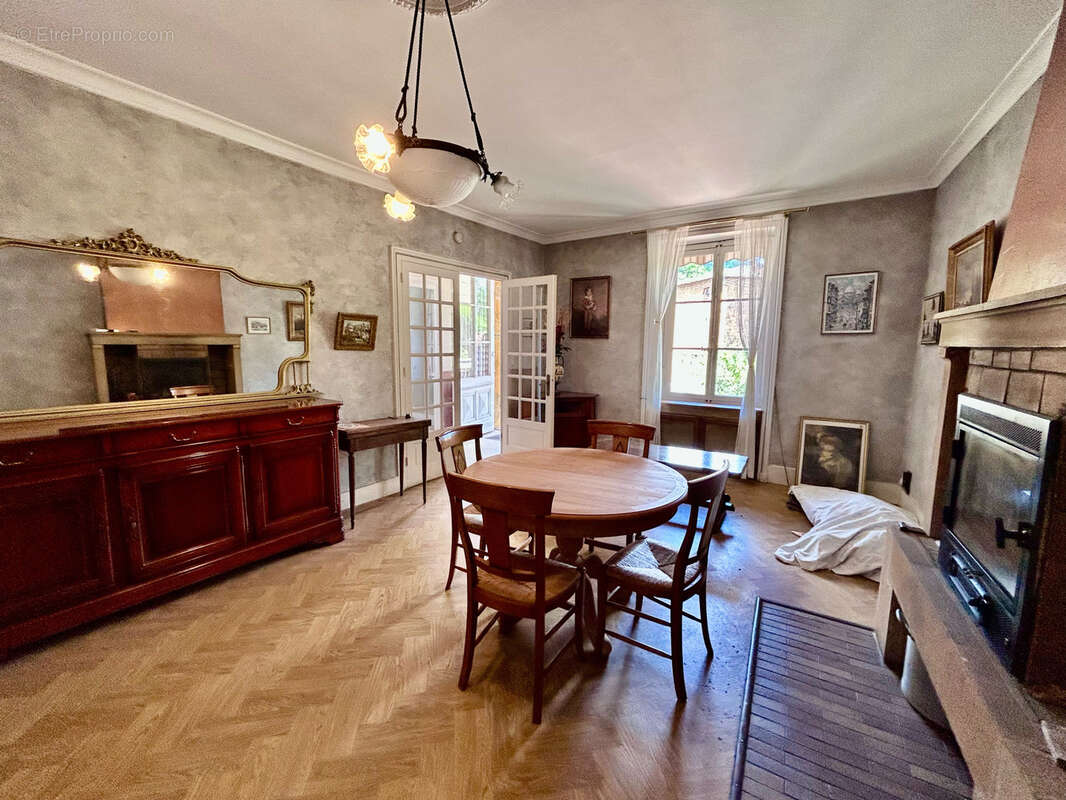 Maison à JARNIOUX