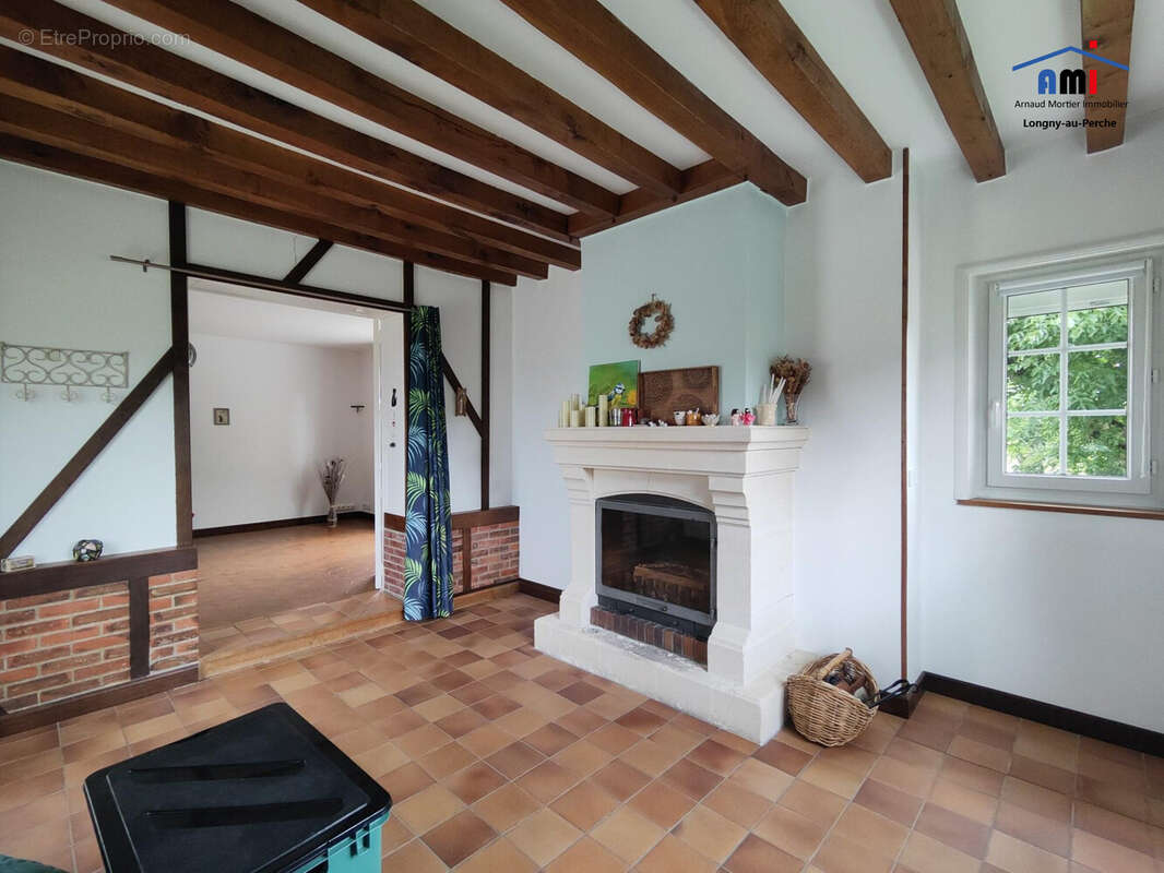 Maison à LA CHAPELLE-MONTLIGEON