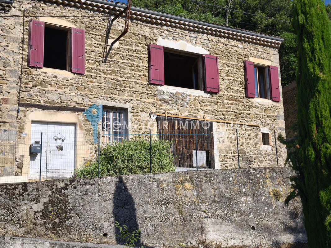 Maison à SAINT-LAURENT-DU-PAPE