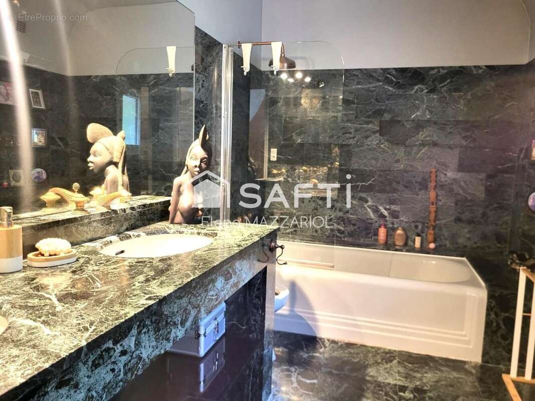 Photo 8 - Maison à LE MESNIL-LE-ROI