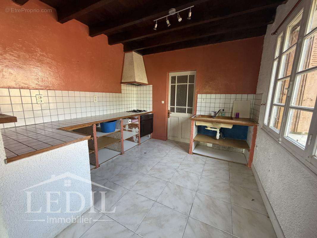 Maison de village deux chambres , garage et court - photo 6