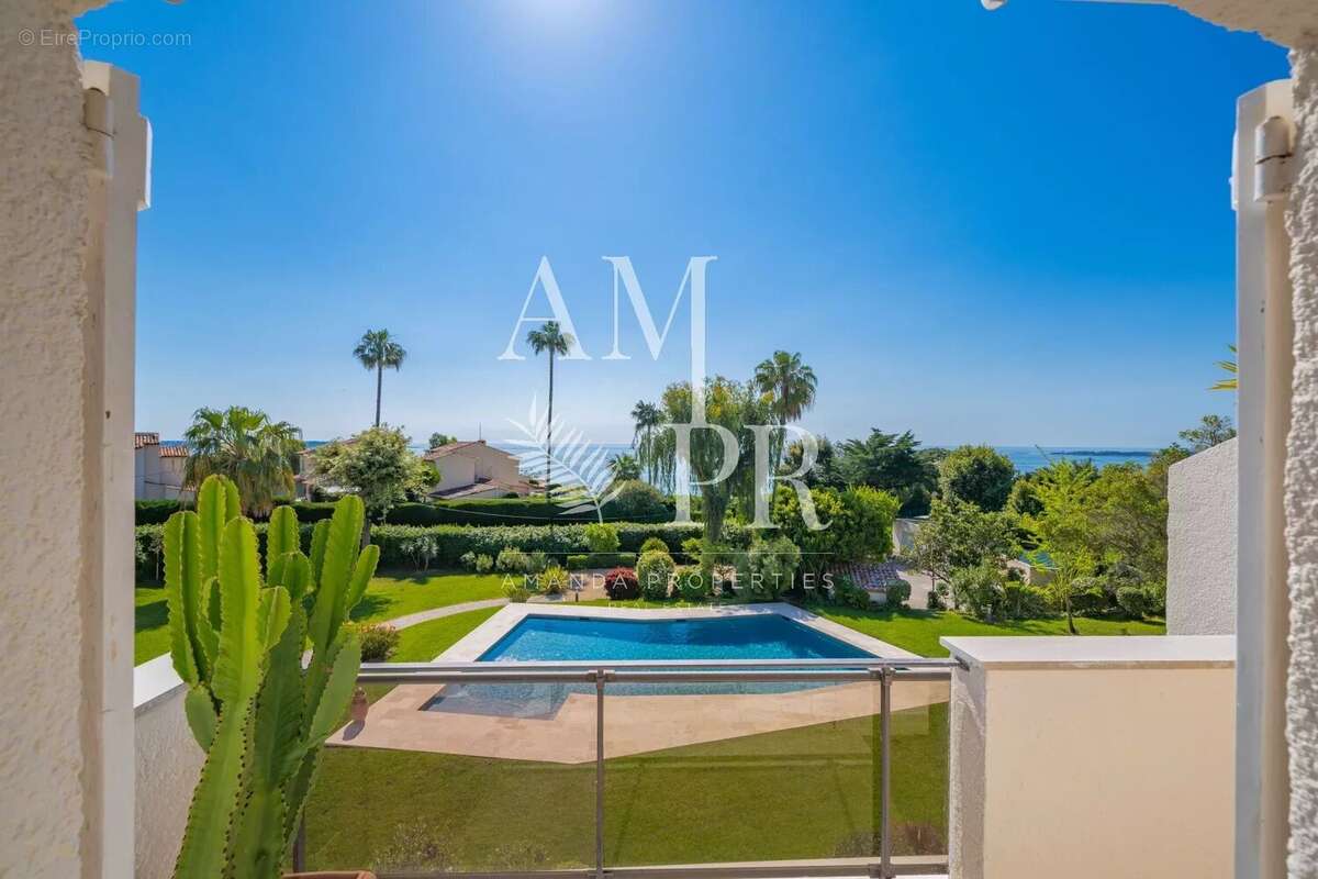 Cannes Californie – Élégance Contemporaine et Vue Mer d’Exception dans un Domaine Privé - photo 3