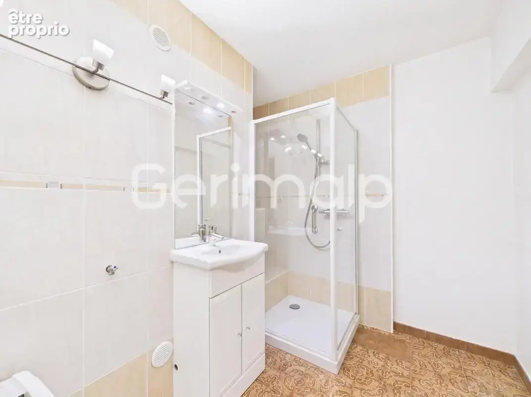 Vente - Appartement - 4 pièces + cuisine - 83 m² - 410 000 € - - photo 9