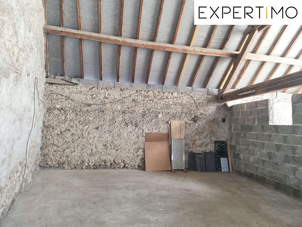 Servant, Maison de 168 m2 habitables avec cour et dépendances - photo 12