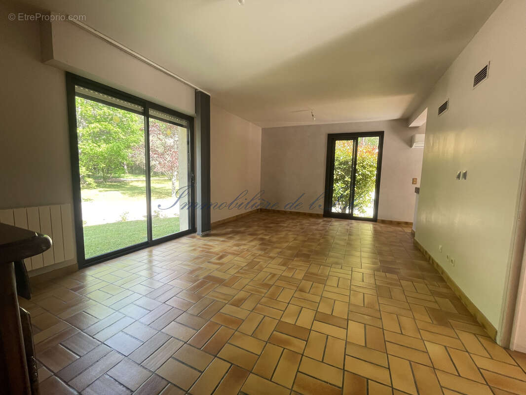 Maison à CHAMPCEVINEL