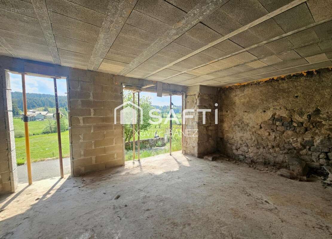 Maison 64 m² à Aumont-Aubrac  - photo 3
