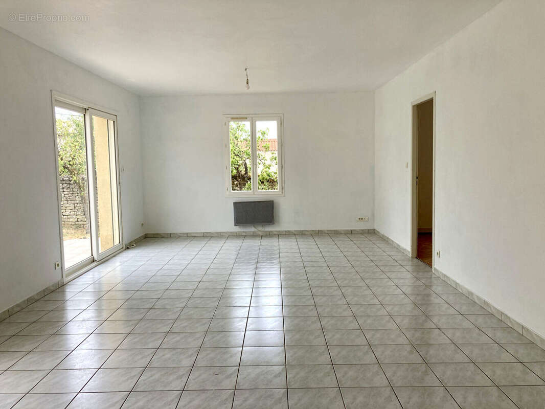 Maison 80 m² à Saint-Pompain  - photo 4