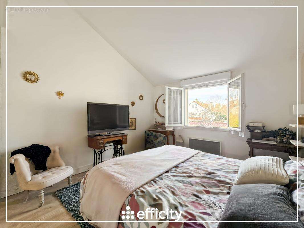 Maison à CHAMPS-SUR-MARNE