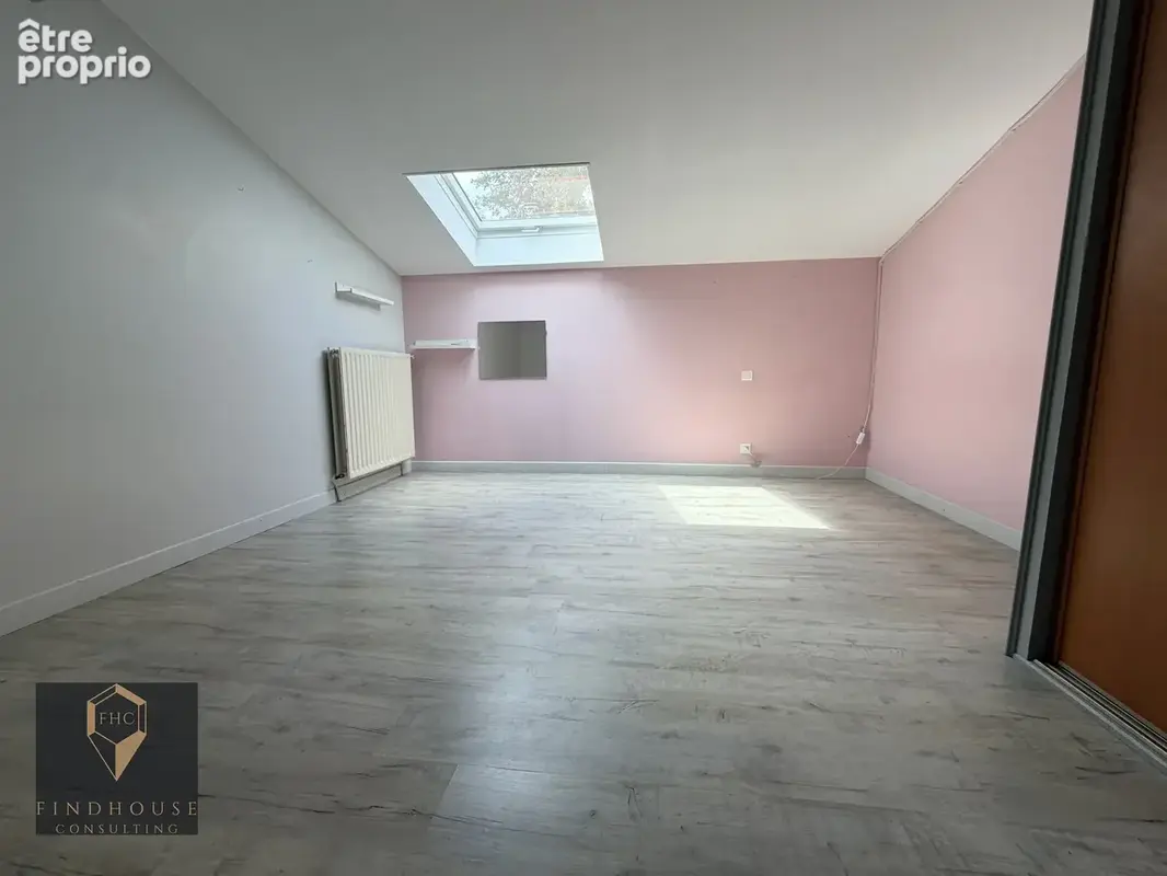 Ferme t6 - 1,5 hectare - 211 m2 - dépendances - étang - puits - piscine - photo 12
