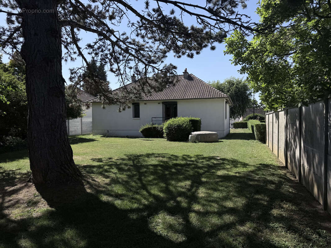 Plain-pied, sous-sol et dépendance. - photo 11