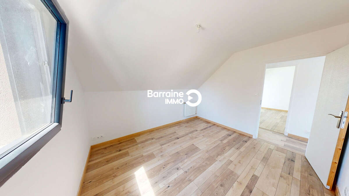 A vendre proche landerneau - tremaouezan maison t6 111m² recente garage jardin - photo 15