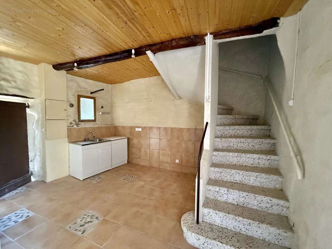 Maison de village à rénover avec jardin constructible - photo 7