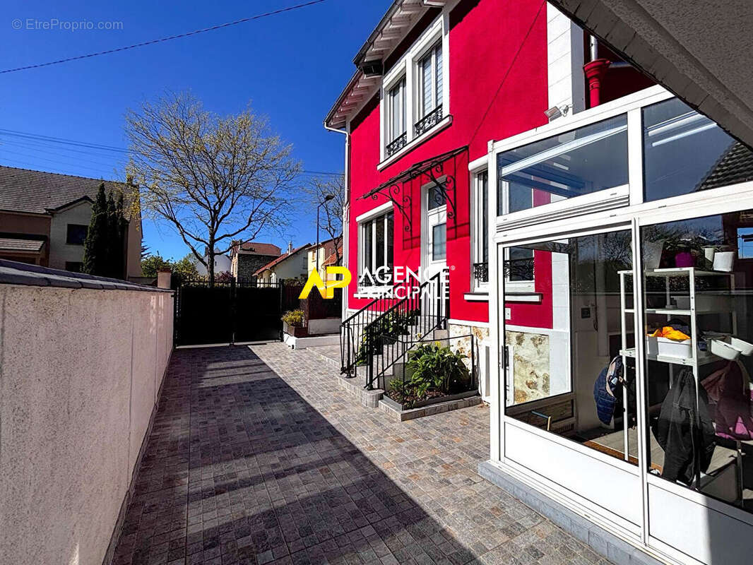 Maison à SARTROUVILLE