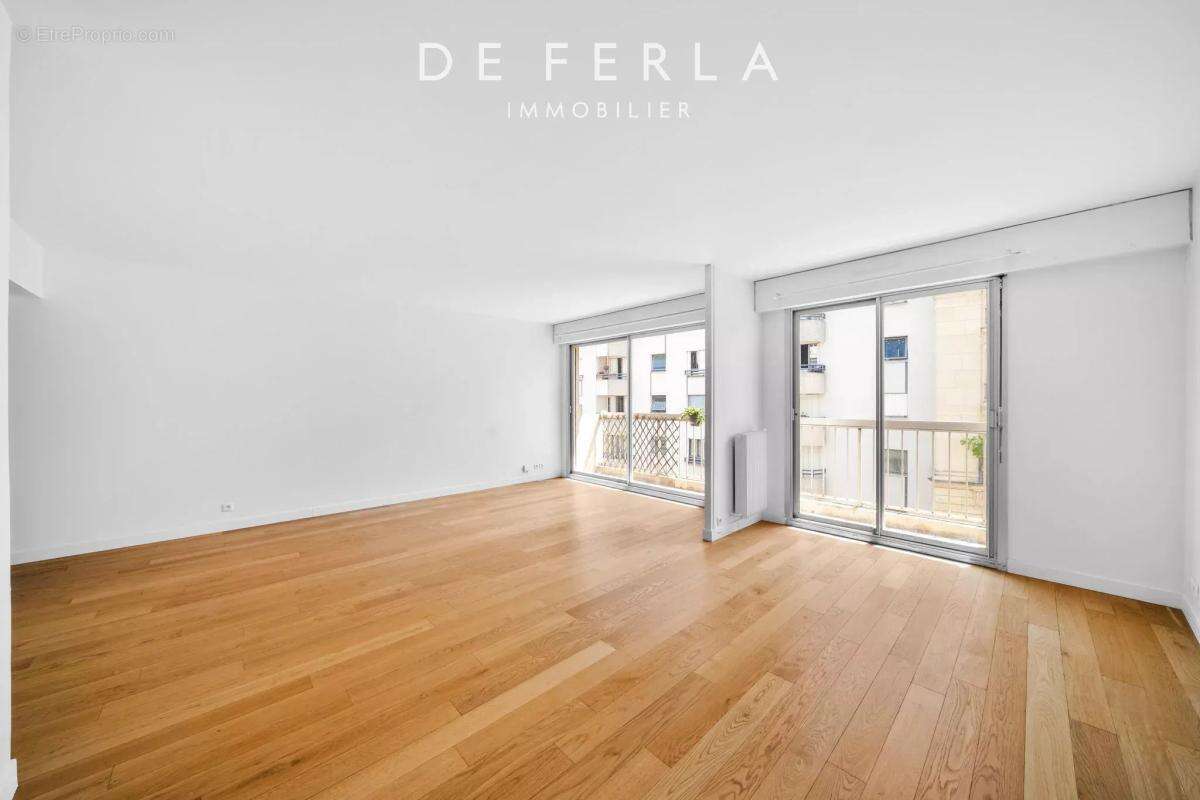 Paris XVᵉ – Appartement familial traversant avec doubles balcons et parking - photo 2