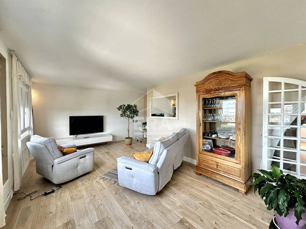 Appartement à SARTROUVILLE