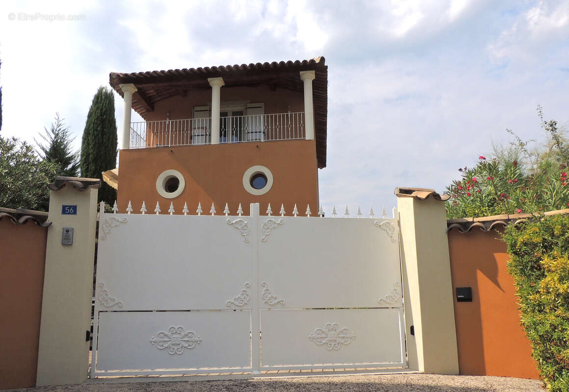 Exclusivite: vente d'une maison architecte 5 p - 4 ch avec terrasse et piscine a brignoles - photo 2