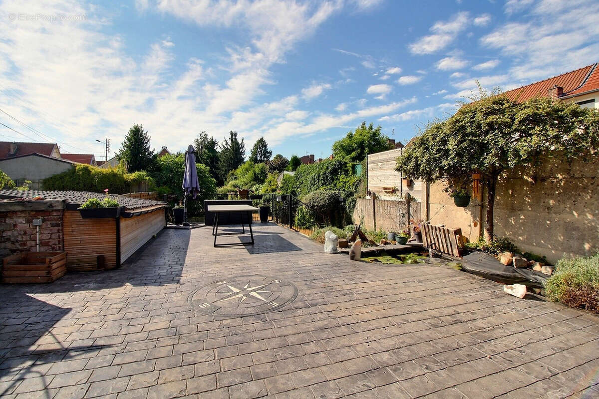 Maison semi-individuelle avec jardin, terrasse et passage latéral   4 chambres - photo 12