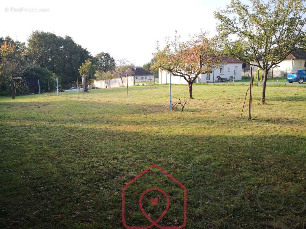 Terrain à FONTENAY-SUR-LOING