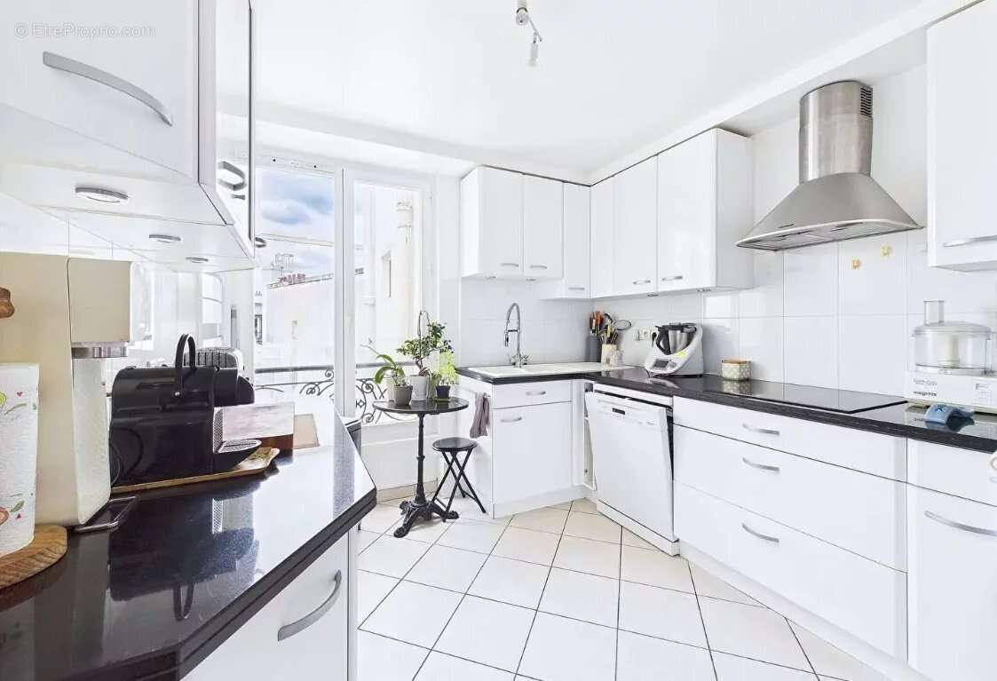 Appartement à PARIS-17E