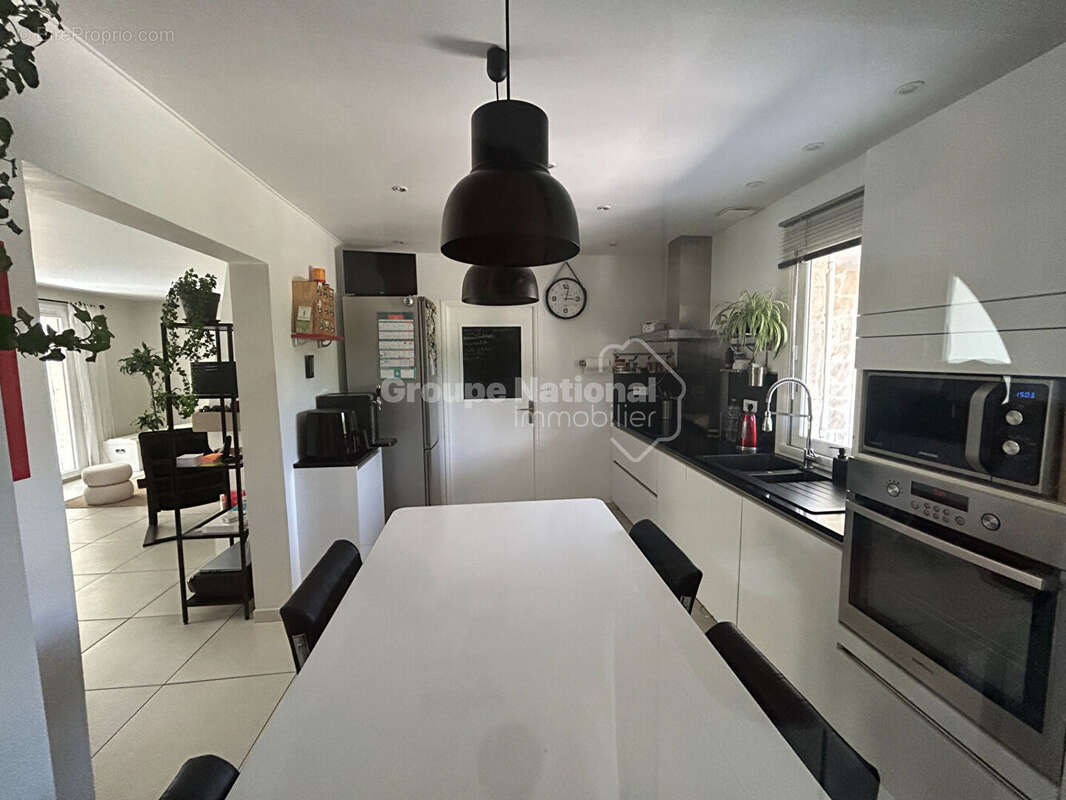 Maison de plain-pied 3 chambres + annexe sur parcelle arborée de 876 m² avec piscine et garage - Carpentras - photo 5