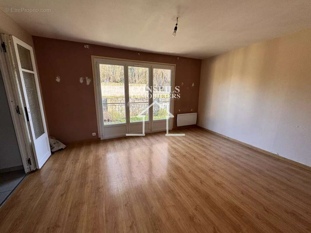 Maison à VILLENEUVE-SUR-YONNE