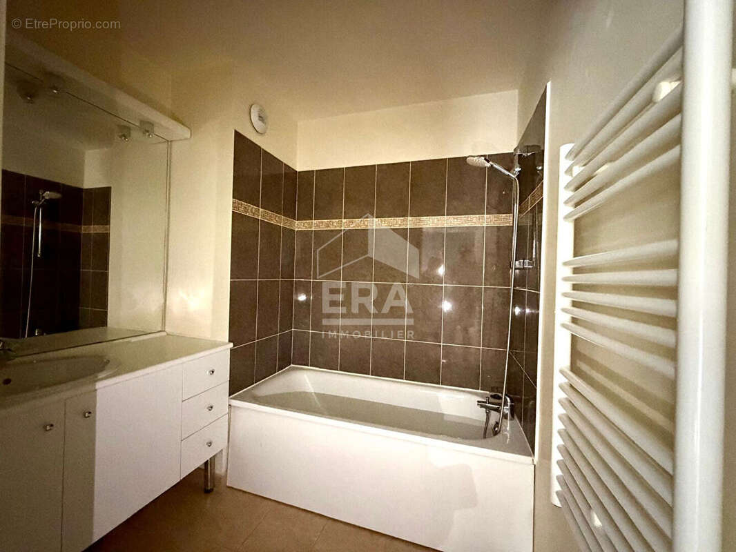 Appartement à COMBS-LA-VILLE