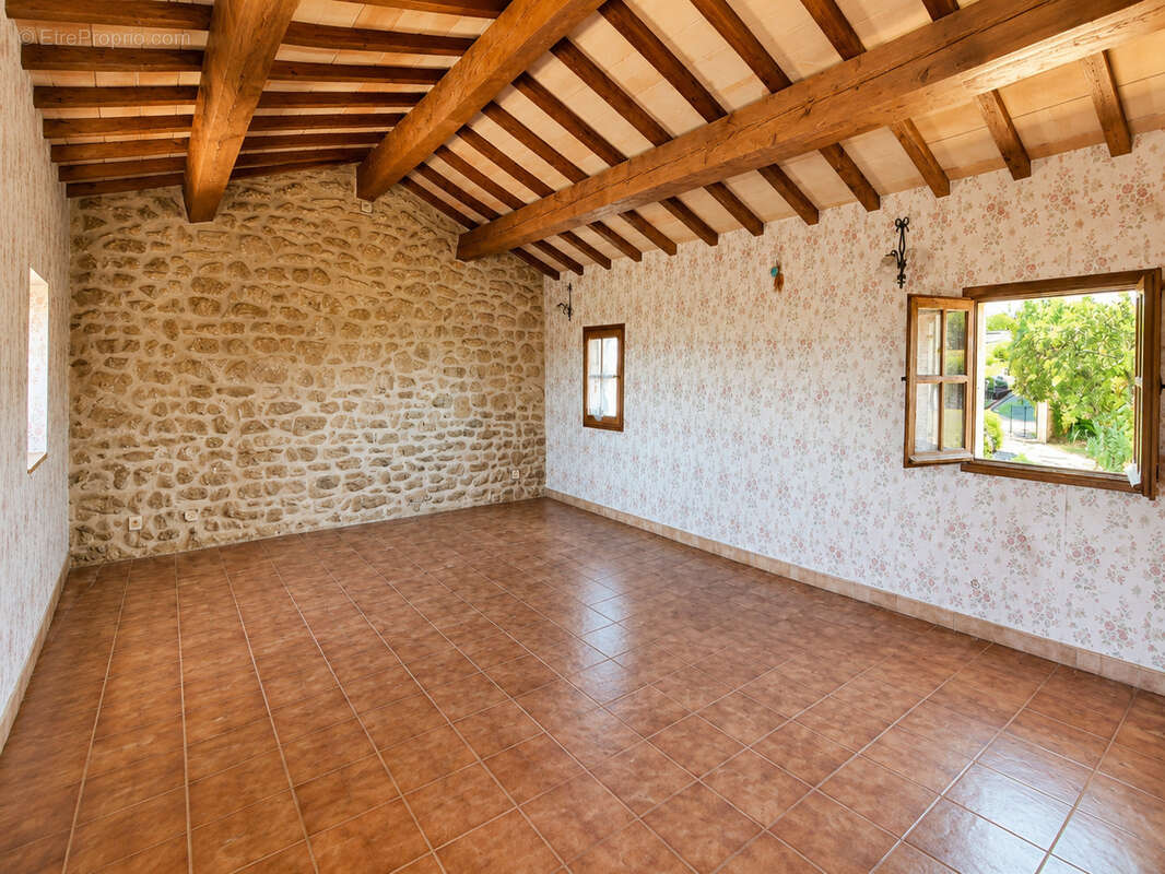 Maison de village en pierre offrant un beau potentiel d'aménagement -  118 m2 environ, de type P5 avec garage - photo 19